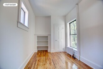 304 W 30th St in New York, NY - Building Photo - Building Photo