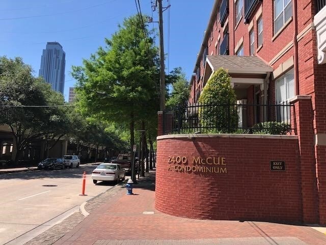 2400 McCue Rd in Houston, TX - Building Photo - Building Photo