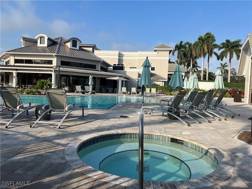 1635 Winding Oaks Way in Naples, FL - Building Photo