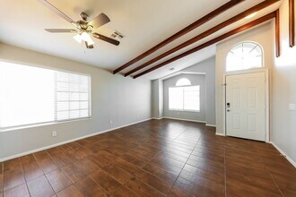 6637 W Prickly Pear Trail in Phoenix, AZ - Building Photo - Building Photo