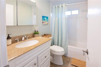 391 Aquidneck Ave in Middletown, RI - Foto de edificio - Building Photo