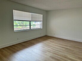241 SE 9th Ave in Pompano Beach, FL - Building Photo