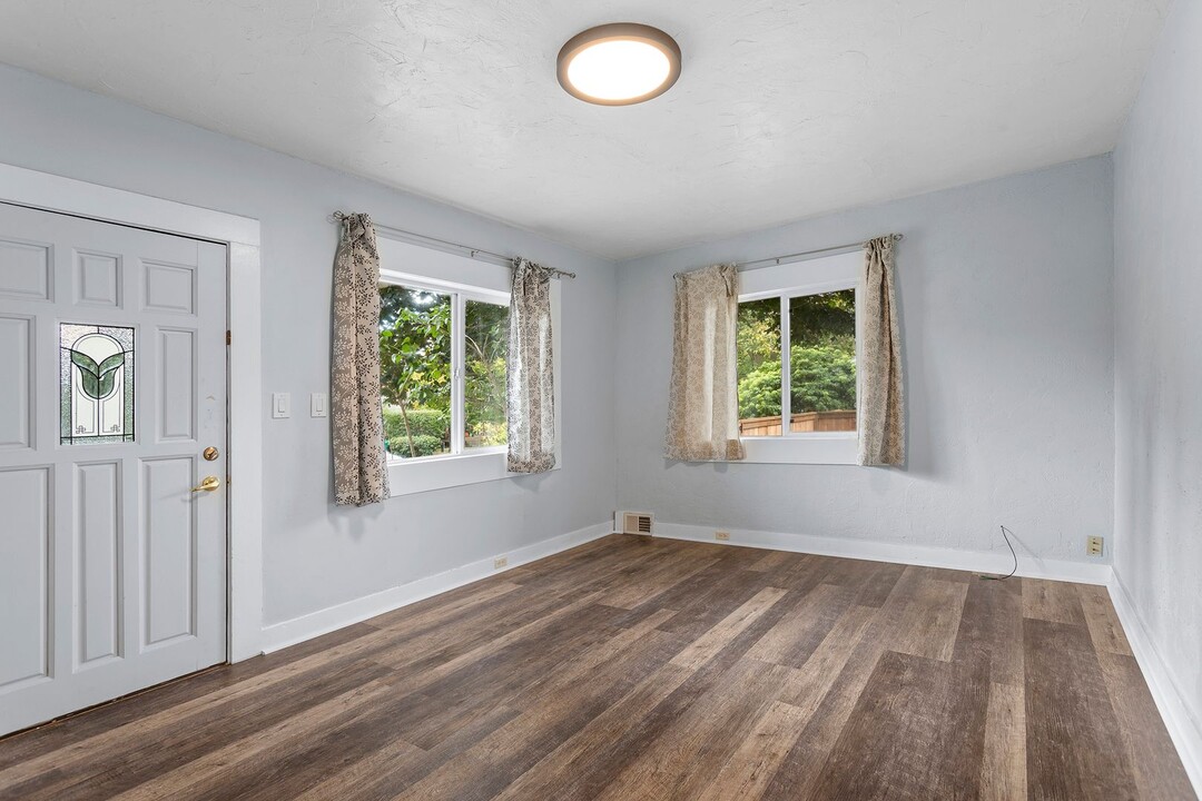 927 N Watts St in Portland, OR - Building Photo
