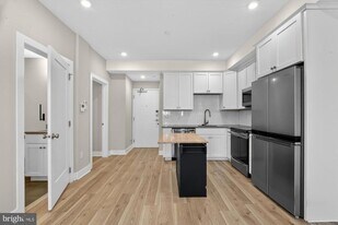 5230 Walnut St in Philadelphia, PA - Building Photo