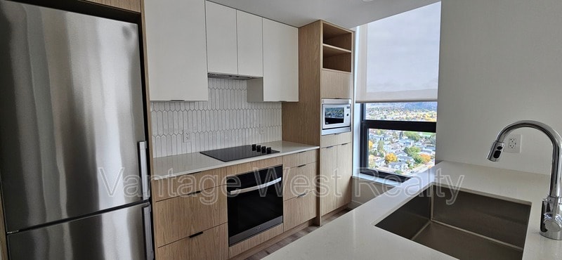 1488 Bertram St in Kelowna, BC - Building Photo