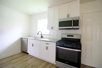 9307 Linda Vista Rd in Houston, TX - Building Photo - Building Photo