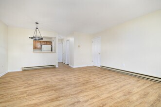 2 A Jeanette Rd in Danbury, CT - Building Photo - Building Photo
