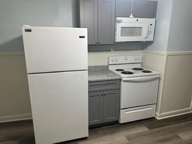 4 Church St in Oxford, MA - Building Photo
