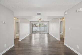 Meridian Luxury Condominiums in Tampa, FL - Building Photo - Building Photo