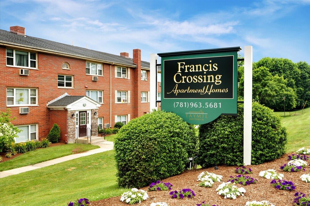 Francis Crossing Apartment Homes in Randolph, MA - Building Photo