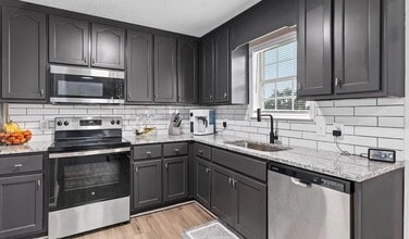 6860 Moores Mill Rd in Huntsville, AL - Building Photo - Building Photo