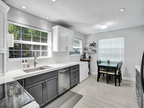 217 SE 5th St in Dania Beach, FL - Building Photo - Building Photo