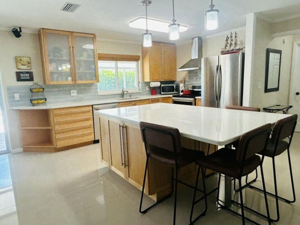 5430 Guildcrest St in Greenacres, FL - Building Photo