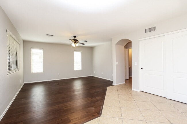 2501 W Oberlin Way in Phoenix, AZ - Foto de edificio - Building Photo