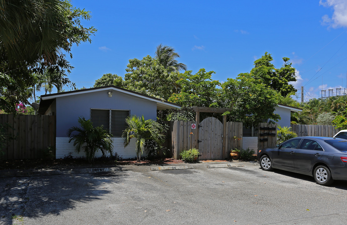 1300 NE 14th Ct in Fort Lauderdale, FL - Foto de edificio