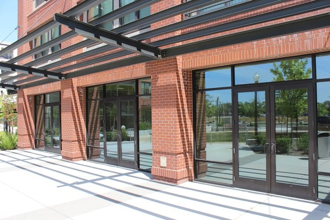 Cannery Place in Sacramento, CA - Foto de edificio - Building Photo