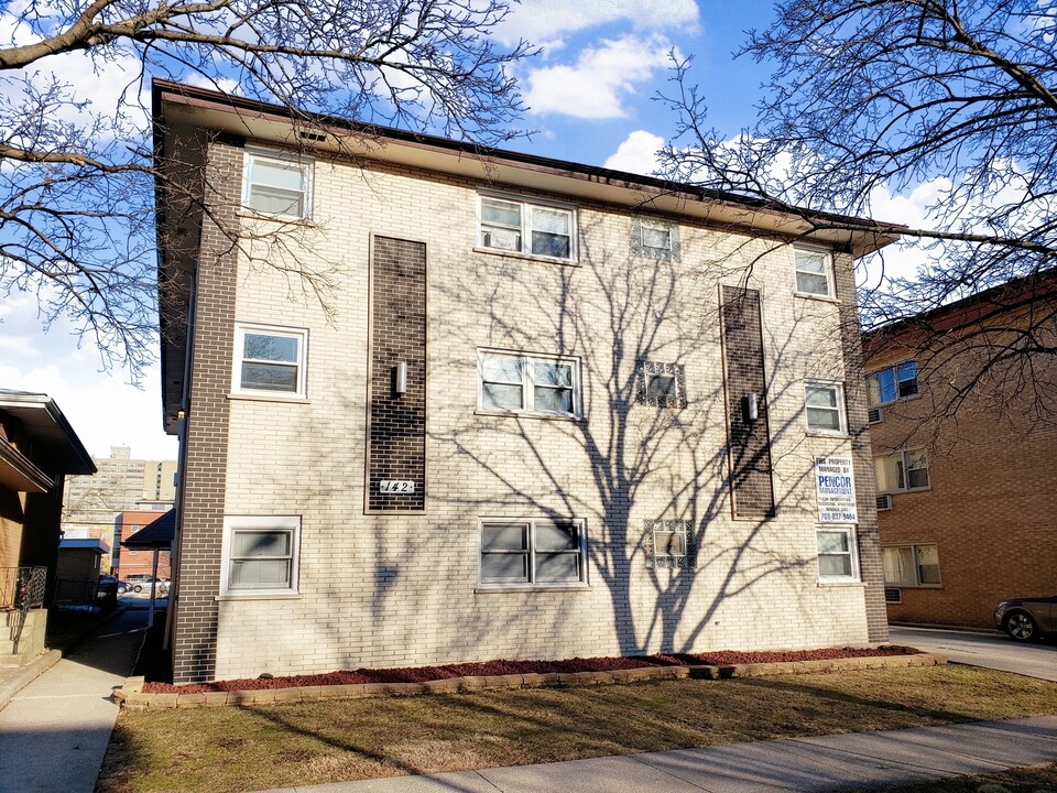 142 Elgin Ave in Forest Park, IL - Building Photo