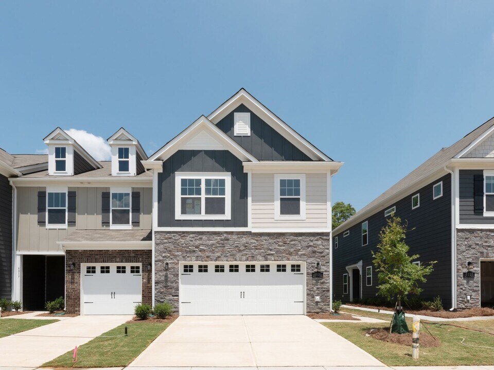 6021 Rizer Dr in Charlotte, NC - Building Photo