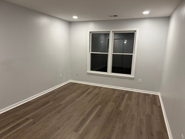 78 Junco Ct, Unit 78 in Three Bridges, NJ - Foto de edificio - Building Photo