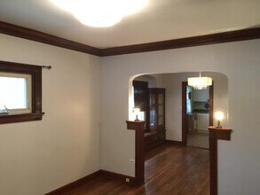 2490 W 10th St, Unit Down in Cleveland, OH - Foto de edificio - Building Photo