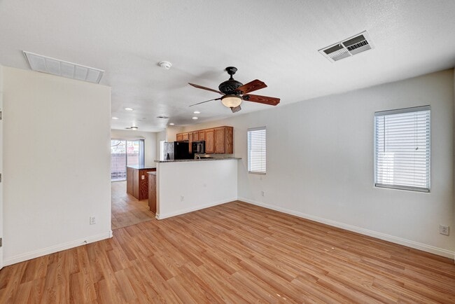 9065 Diamond Bridge Ave in Las Vegas, NV - Building Photo - Building Photo