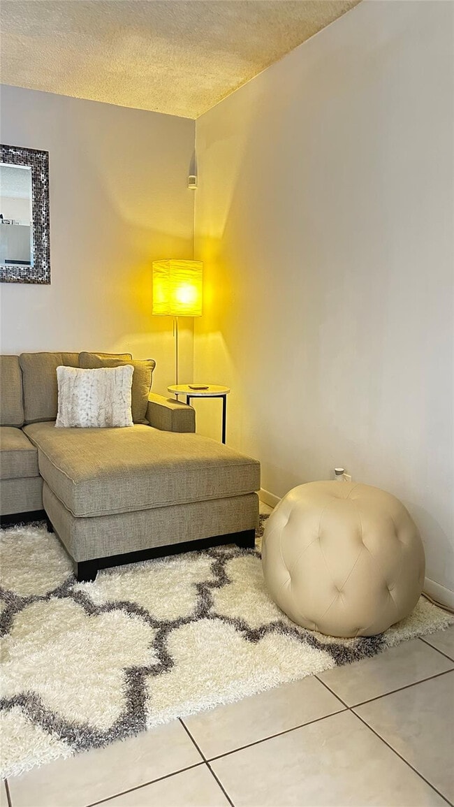 4046 NW 19th St in Lauderhill, FL - Building Photo - Building Photo