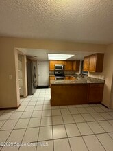 1201 NE Tropicana Rd in Palm Bay, FL - Foto de edificio - Building Photo