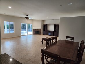 923 Mira Grande in Palm Springs, CA - Building Photo - Building Photo