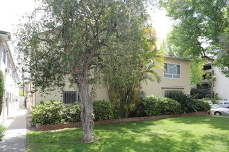 9173 Alden Dr in Beverly Hills, CA - Building Photo - Building Photo