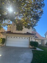 5018 Evanwood Ave in Oak Park, CA - Building Photo