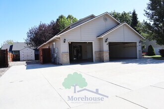 3068 S Gold Bar Ave in Meridian, ID - Building Photo - Building Photo