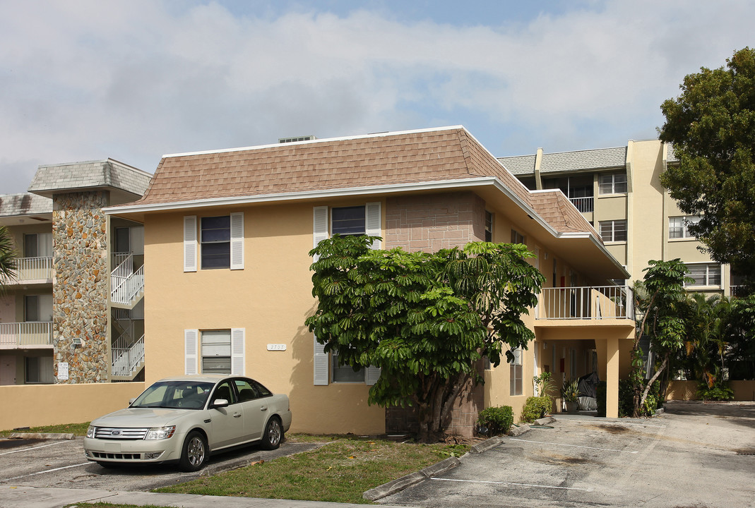 2707 Vandiver Dr in West Palm Beach, FL - Building Photo