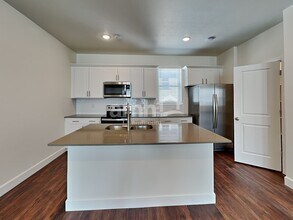 11033 S Blue Bayou Dr in South Jordan, UT - Building Photo - Building Photo