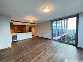 1555 Kapiolani Blvd in Honolulu, HI - Foto de edificio - Building Photo