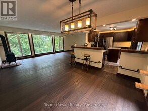 121 Gilwood Park Dr in Penetanguishene, ON - Building Photo - Building Photo