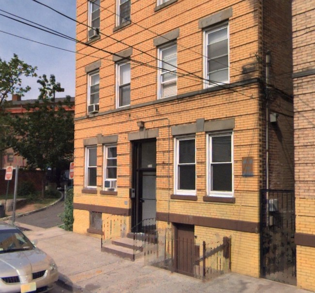 333 Randolph Ave in Jersey City, NJ - Building Photo - Building Photo