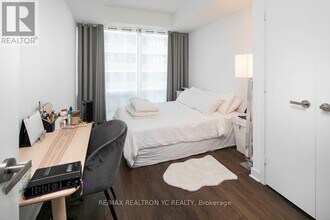 15-4215 Grenville St in Toronto, ON - Building Photo - Building Photo