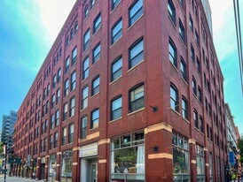 225 W Huron St, Unit 420 in Chicago, IL - Building Photo