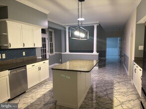 9238 Crescent Ln in La Plata, MD - Building Photo - Building Photo