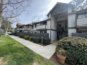 Dove Ridge Apartments in Riverside, CA - Foto de edificio - Building Photo