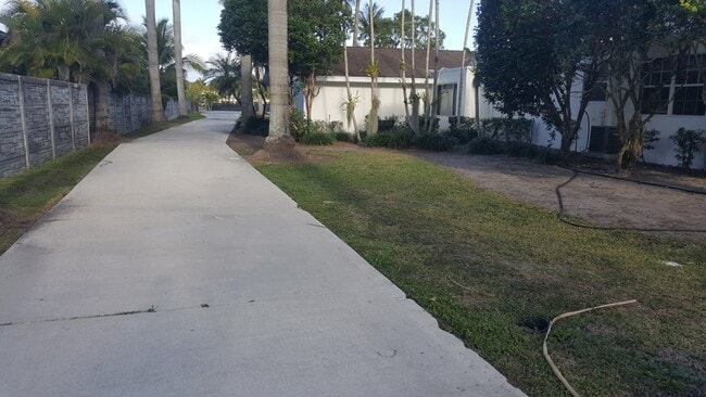 11455 SW 82nd Ave in Miami, FL - Building Photo - Building Photo