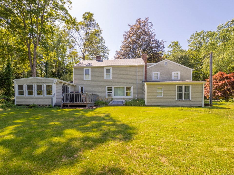 742 Redding Rd in Redding, CT - Building Photo