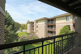 Parkside at Estabrook Apartments in Milwaukee, WI - Building Photo - Interior Photo