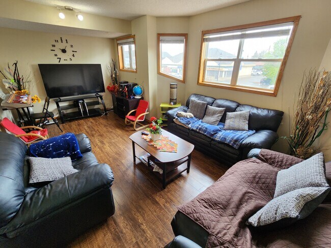 227-223 3 Ave in Strathmore, AB - Building Photo - Building Photo