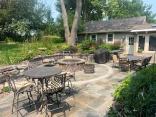 1823 W Shore Dr in Delafield, WI - Building Photo - Building Photo