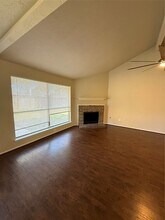 5026 Tealgate Dr in Spring, TX - Foto de edificio - Building Photo