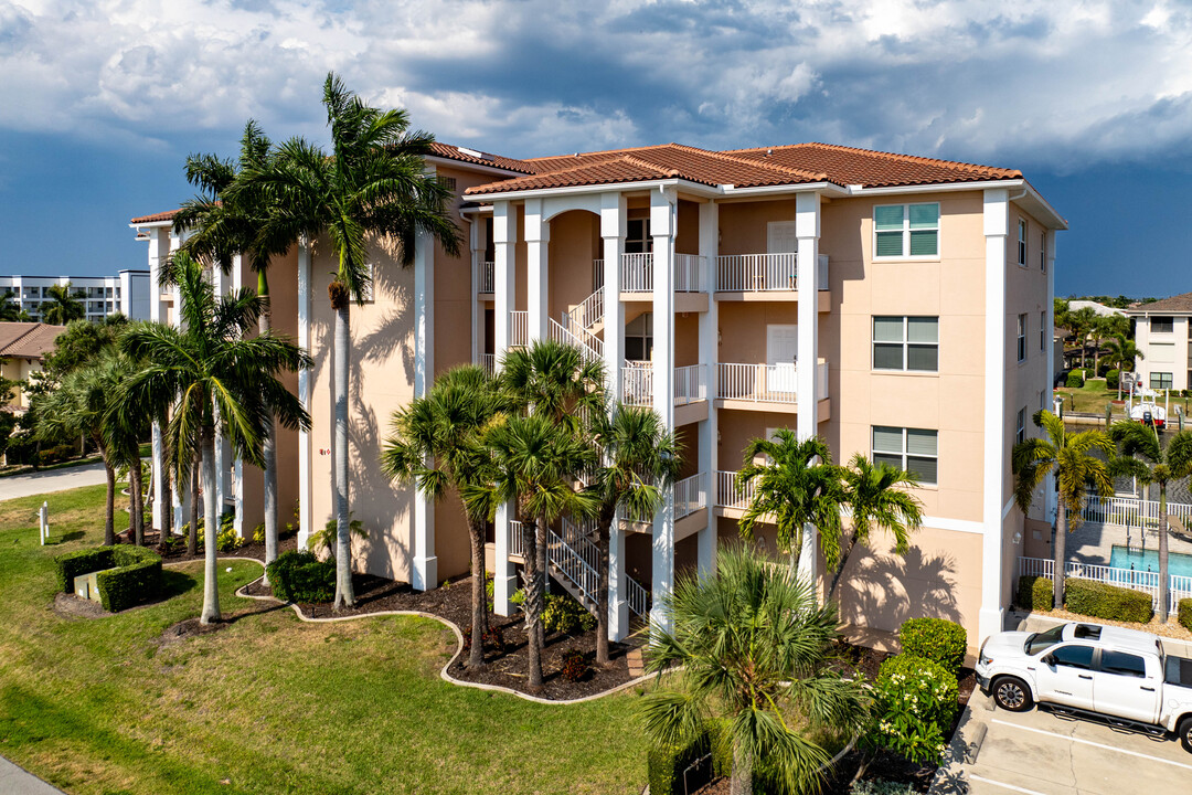 Admiral's Landing in Punta Gorda, FL - Building Photo