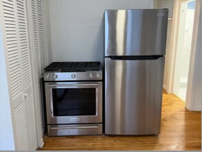 2221 N Hoyne Ave, Unit 2 in Chicago, IL - Foto de edificio - Building Photo