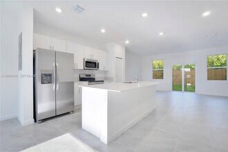 250 10th Ct in Florida City, FL - Building Photo - Building Photo