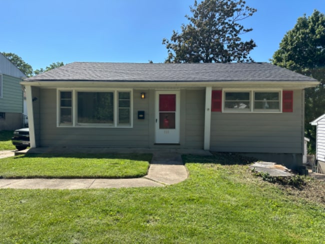 825 Edgar Rd in Webster Groves, MO - Building Photo - Building Photo